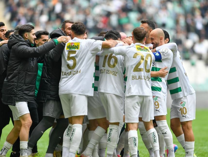 Bursaspor şampiyonluk için sahaya çıkıyor