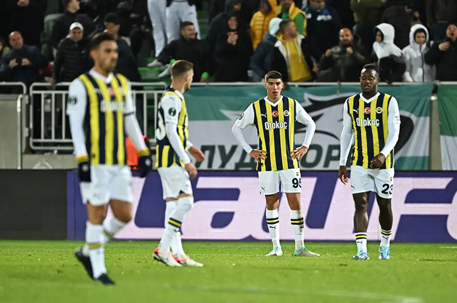 Fenerbahçe'de kontenjan krizi; 3 ayrılık yolda - 4