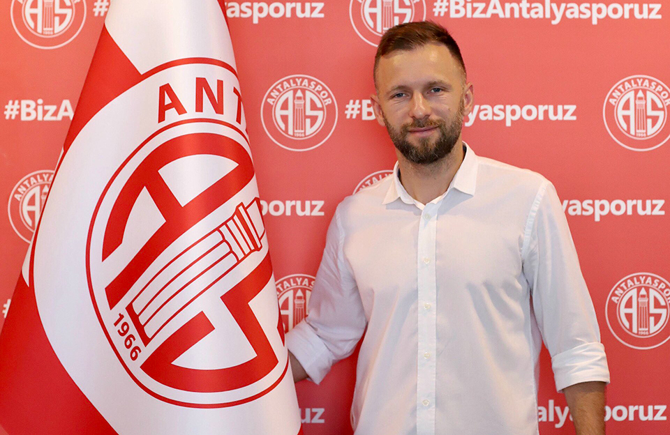 Antalyaspor kaptanının sözleşmesini feshetti