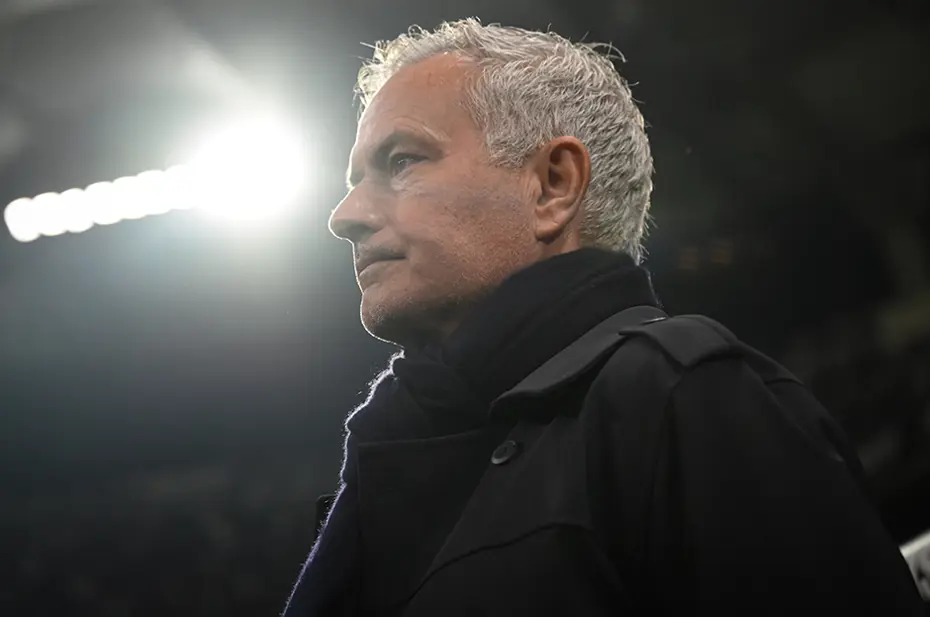 Mourinho'dan büyük kıyım: Fenerbahçe'de 7 futbolcu gönderiliyor - 3 Mourinho'dan büyük kıyım: Fenerbahçe'de 7 futbolcu gönderiliyor - 3