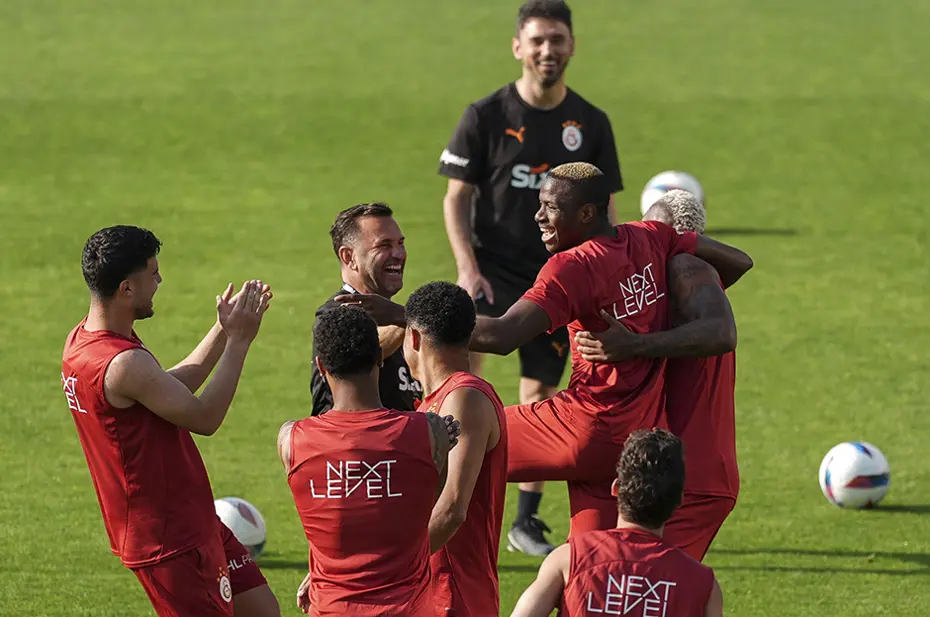 Galatasaray antrenmanında talihsiz an - 15