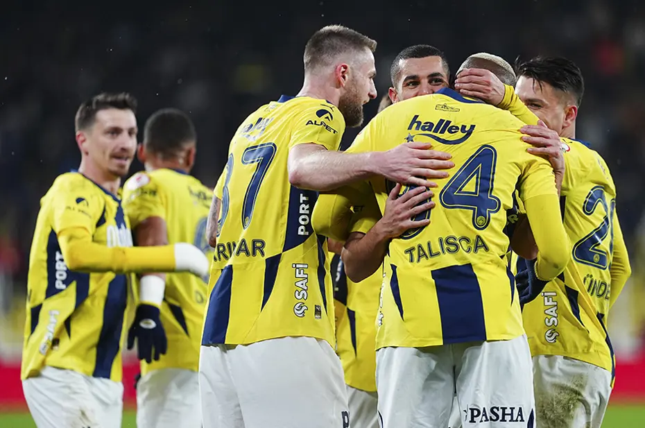"Böyle bir olaya ilk kez şahit oluyorum" | Spor yazarları Fenerbahçe için ne dedi? - 4 "Böyle bir olaya ilk kez şahit oluyorum" | Spor yazarları Fenerbahçe için ne dedi? - 4