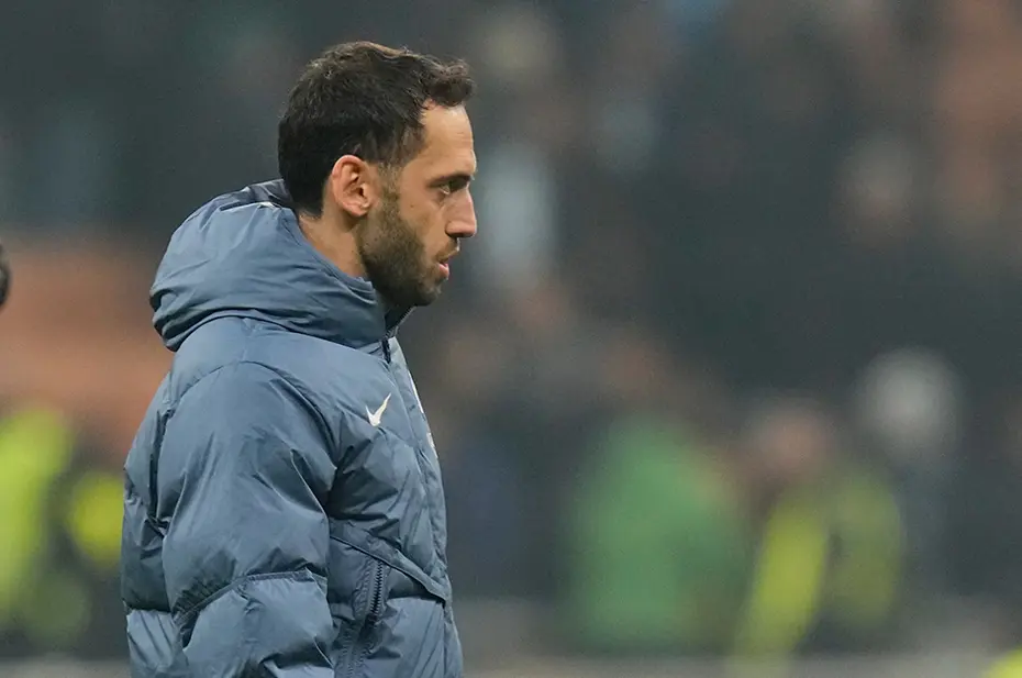 Penaltı kaçıran Hakan Çalhanoğlu'ndan açıklama: "Çok üzgünüm çünkü bizim için çok önemliydi" - 3 Penaltı kaçıran Hakan Çalhanoğlu'ndan açıklama: "Çok üzgünüm çünkü bizim için çok önemliydi" - 3