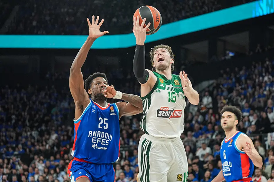 Ergin Ataman'dan şok sözler: Tribünlerle gerildi, sahayı terk etti - 1