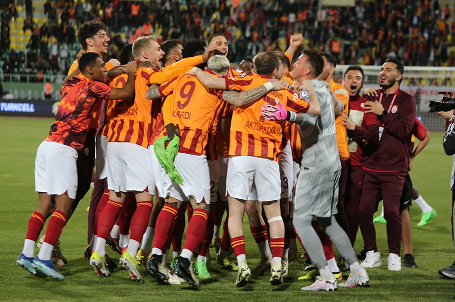Galatasaray'a cazip teklif: 4 yıldız için ayrılık ihtimali - 1