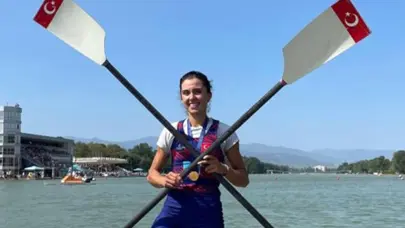 Olimpiyat kotası alan Fenerbahçeli milli kürekçi Elis Özbay ilki başardı