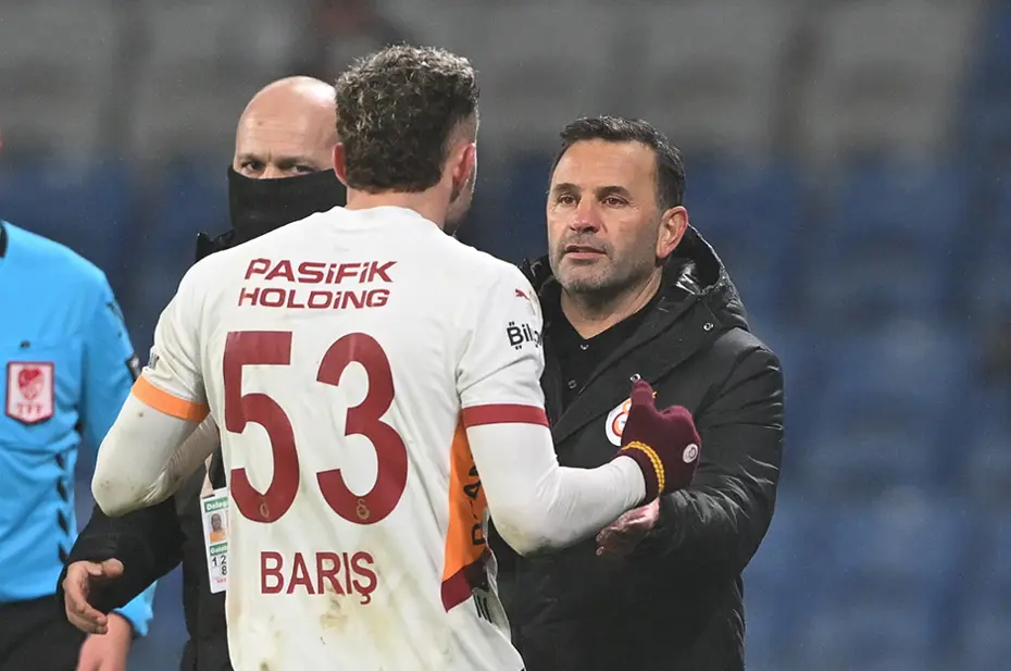"3 ismin daha dikkatli olması lazım" | Spor yazarları, Galatasaray için ne dedi? - 4 "3 ismin daha dikkatli olması lazım" | Spor yazarları, Galatasaray için ne dedi? - 4