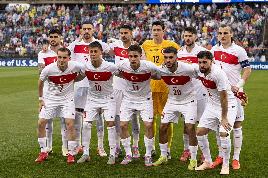 Berke Özer ve Mustafa Eskihellaç'ın milli mutluluğu