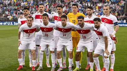 Berke Özer ve Mustafa Eskihellaç'ın milli mutluluğu