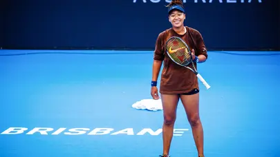 Naomi Osaka kortlara dönüyor