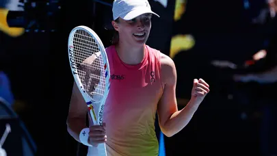 Iga Swiatek 1 saat 29 dakikalık maç sonrası yarı finalde