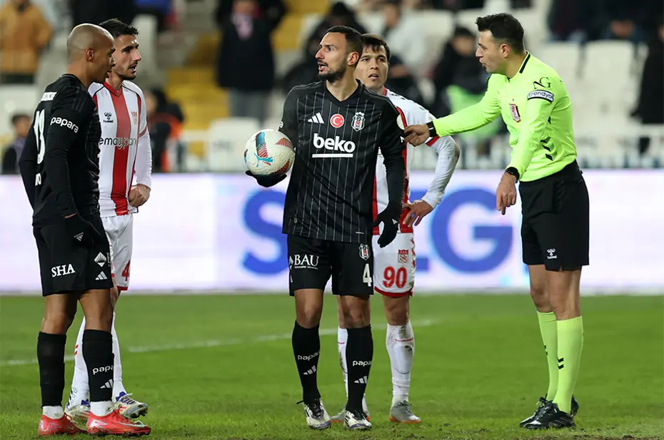 Sivasspor-Beşiktaş maçındaki penaltı pozisyonu: Eski hakemler ne dedi? - 5 Sivasspor-Beşiktaş maçındaki penaltı pozisyonu: Eski hakemler ne dedi? - 5