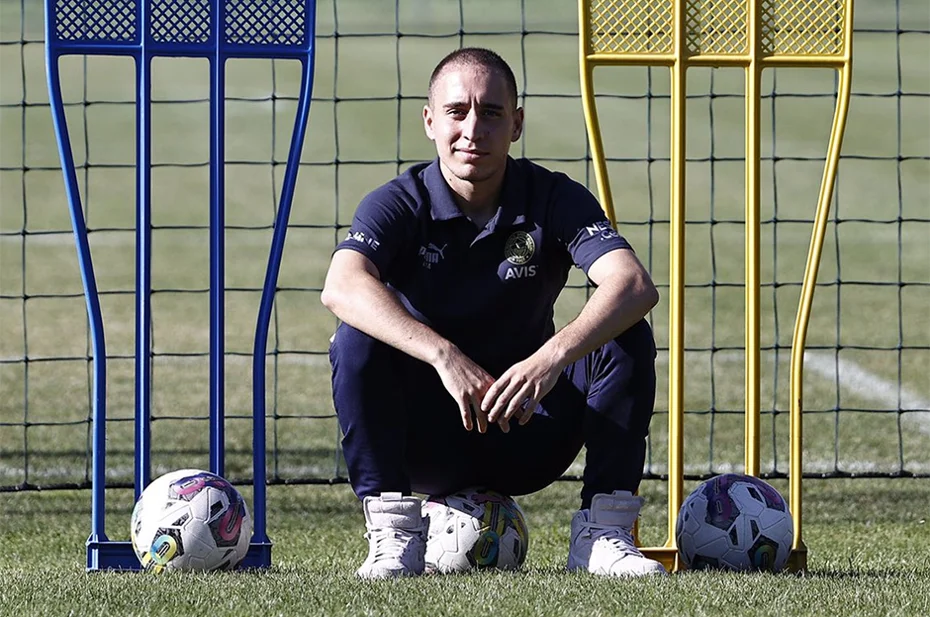 Fenerbahçeli Emre Mor sürpriz transfere imza atıyor - 1 Fenerbahçeli Emre Mor sürpriz transfere imza atıyor - 1