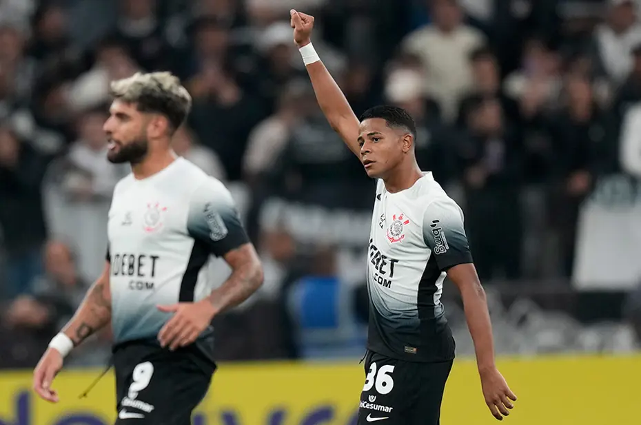 Fenerbahçe'nin teklif götürdüğü Wesley'de yeni gelişme: Rakamın üzerine çıktılar - 3 Fenerbahçe'nin teklif götürdüğü Wesley'de yeni gelişme: Rakamın üzerine çıktılar - 3