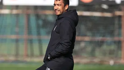 Van Bronckhorst'tan "geri dönüş" sorusuna net yanıt