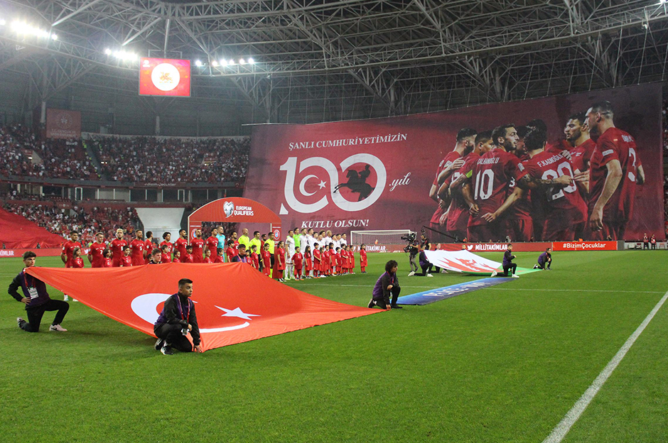 Milli takımın golü 'teknik arıza'ya takıldı; ofsayt çizgisi çekilemedi