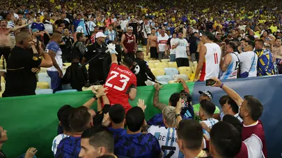 Brezilya - Arjantin maçında olay! Martinez polise engel oldu, Messi takımı sahadan çekti