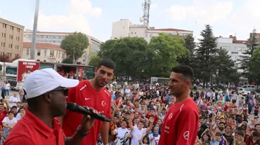 Zeki Çelik ve Cenk Özkaçar'dan Ermenistan maçı için skor tahmini