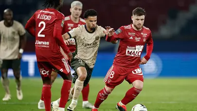 Brest, PSG deplasmanında 2-0'dan döndü, puanı kaptı