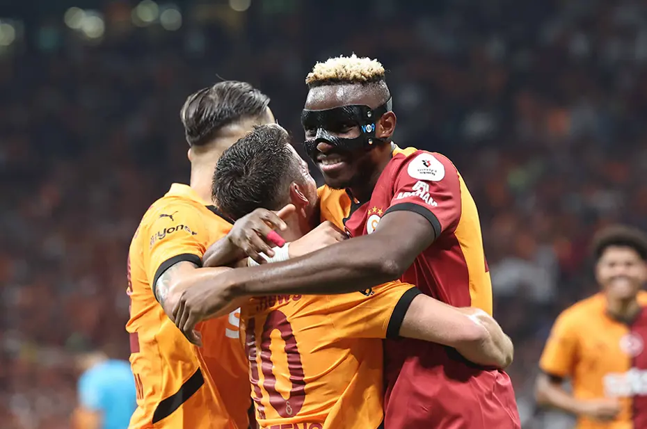 Dev derbi dünya basınında: "Osimhen ve Mertens muhteşem, Mourinho nakavt" - 8