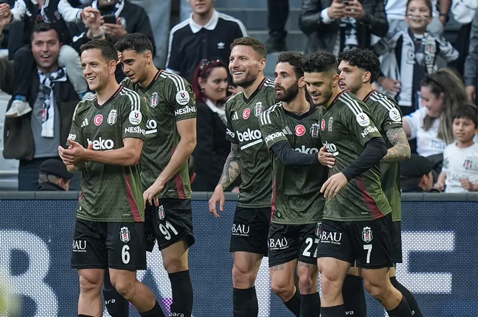 "Bu profildeki oyuncular diğer isimleri de harekete geçirir" | Spor yazarları Beşiktaş için ne dedi? - 3 "Bu profildeki oyuncular diğer isimleri de harekete geçirir" | Spor yazarları Beşiktaş için ne dedi? - 3