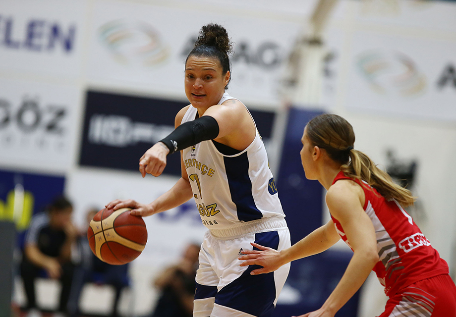 Fenerbahçe Alagöz Holding lider olarak çeyrek finalde