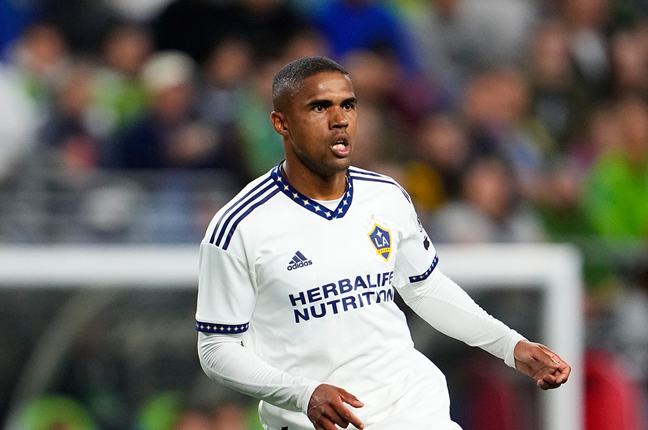 Douglas Costa'dan sürpiz imza