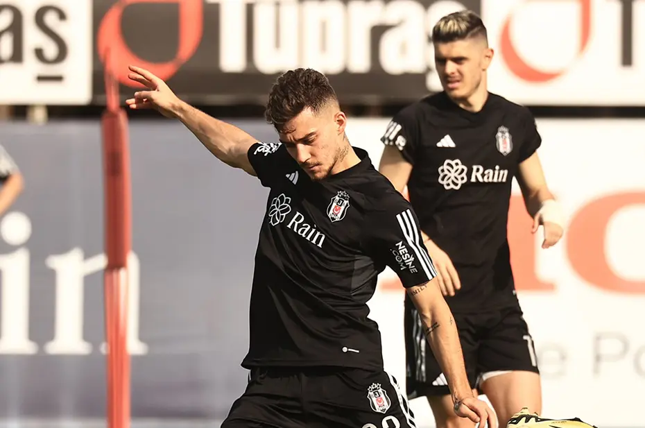 Beşiktaş'a Muçi piyangosu: 15 milyon Euro'luk teklif - 3 Beşiktaş'a Muçi piyangosu: 15 milyon Euro'luk teklif - 3