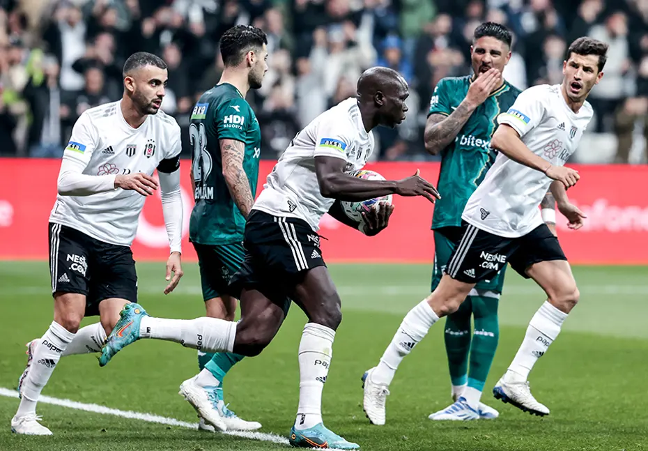 "Güneş yine 11'de büyük hata yaptı" - Spor yazarları Beşiktaş için ne dedi? - 2