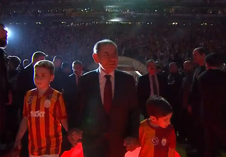 Görkemli kutlama: Şampiyon Galatasaray kupalarına kavuştu - 39 Görkemli kutlama: Şampiyon Galatasaray kupalarına kavuştu - 39