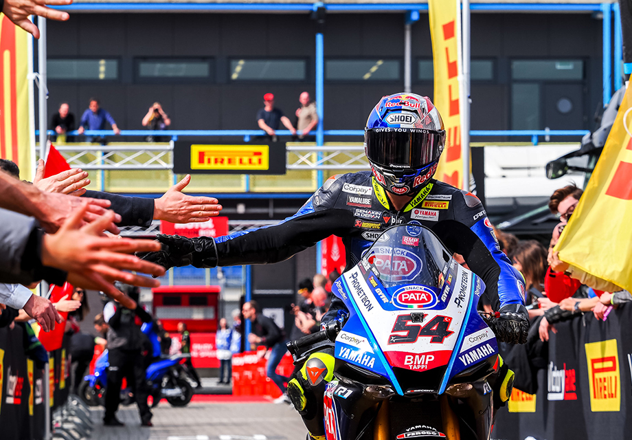 Milli motosikletçi Toprak Razgatlıoğlu, İspanya'daki ilk yarışta ikinci oldu