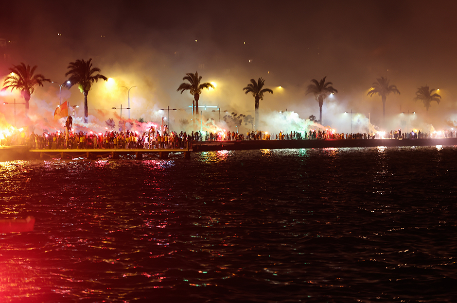 İzmir'de Göztepe yangını! 98. yıla coşkulu kutlama