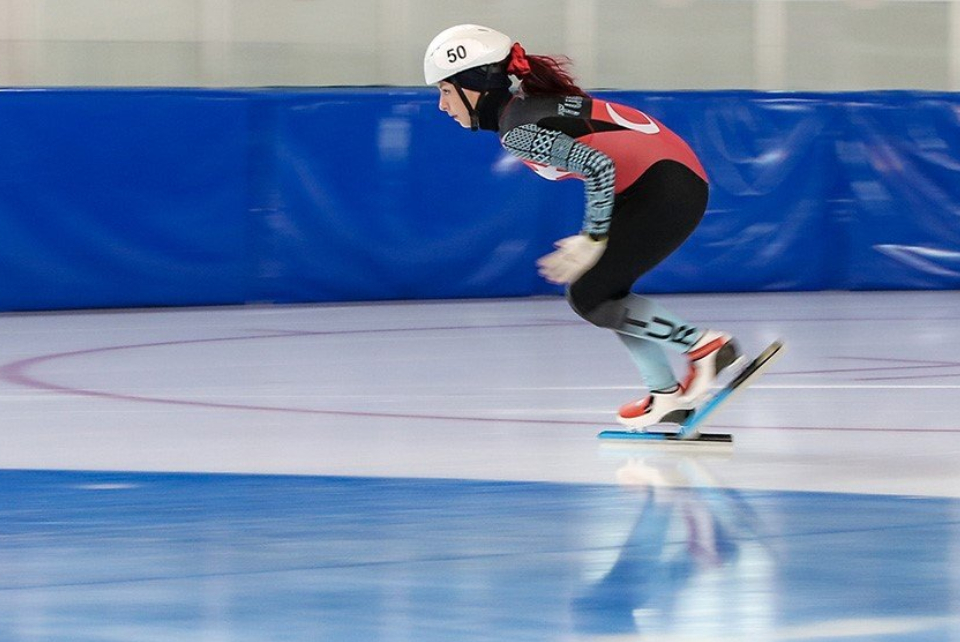 Derya Karadağ'dan buz pateninde Türkiye rekoru