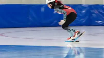 Derya Karadağ'dan buz pateninde Türkiye rekoru