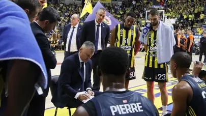 Saras Jasikevicius'tan Bartzokas'a tepki: Bana kenardan antrenörlüğü öğretemez