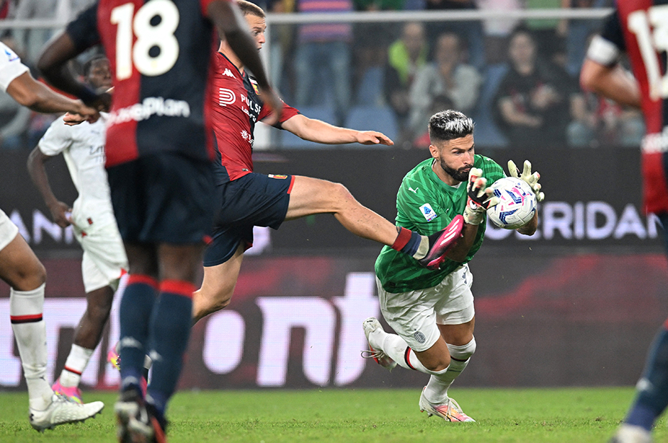 Olivier Girod kaleye geçti! Milan 2 kırmızı kartın çıktığı maçı kazandı