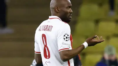 Al-Musrati'ye Şampiyonlar Ligi'nde büyük şok: Hakemin yüzüne bakıp dondu kaldı