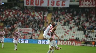 Antalyaspor, 5 gollü maçta Beşiktaş'ı mağlup etti