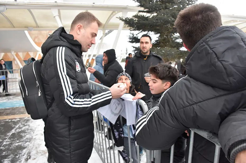 Solskjaer'e Sivas'ta Osmanlı tuğralı yüzük hediyesi - 9 Solskjaer'e Sivas'ta Osmanlı tuğralı yüzük hediyesi - 9