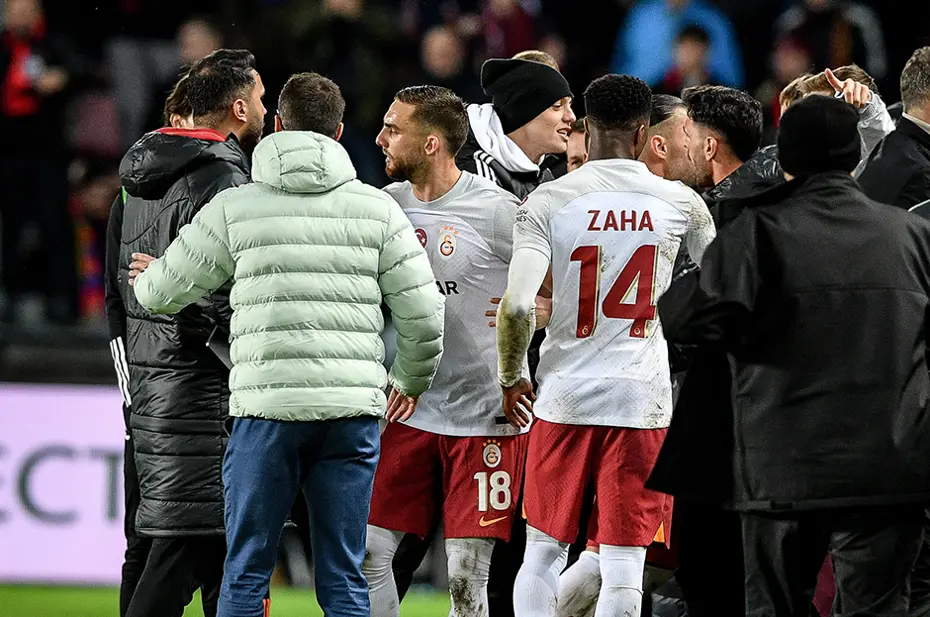 Galatasaray maçı Çekya'da manşetlerde: "Sparta Prag Türklere gerçek futbol cehennemini gösterdi" - 9 Galatasaray maçı Çekya'da manşetlerde: "Sparta Prag Türklere gerçek futbol cehennemini gösterdi" - 9