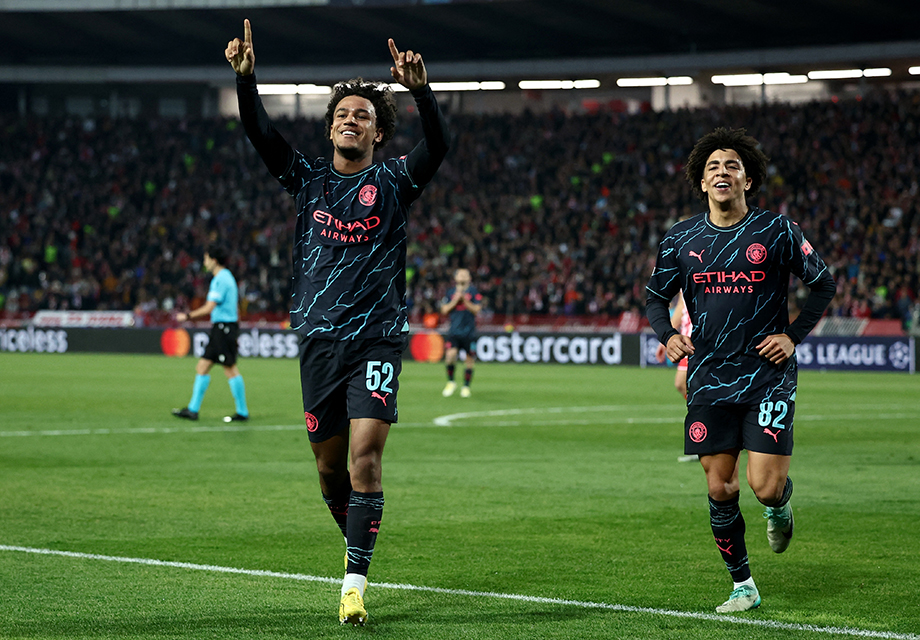 Manchester City, grubunu 6'da 6 yaparak tamamladı