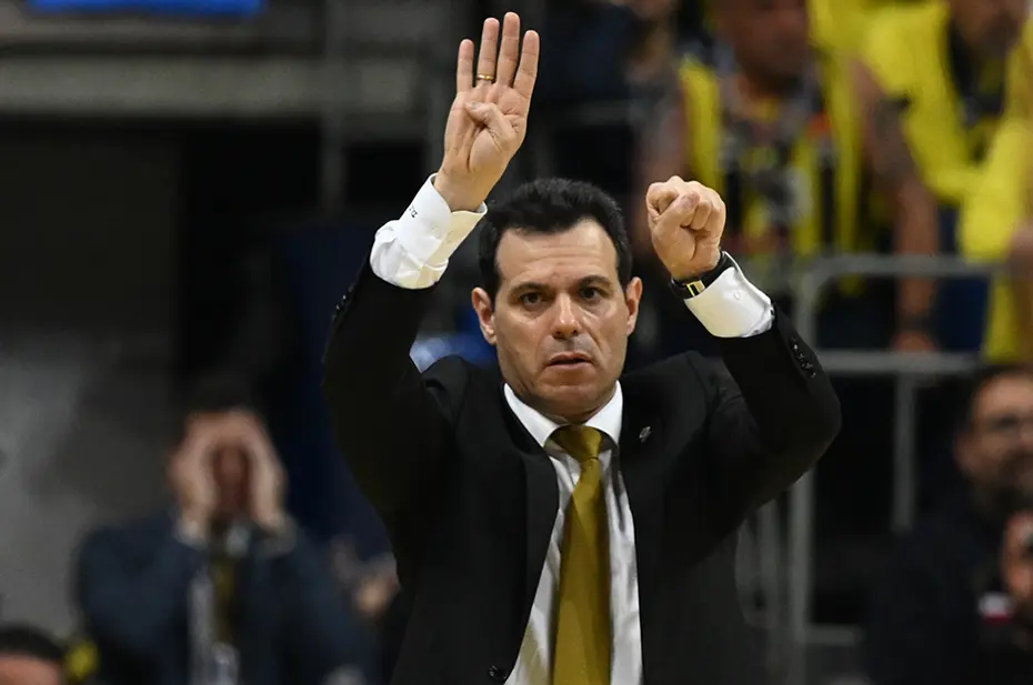 Dimitris Itoudis taraftarla tartıştı! "Gel sen yönet" - 2