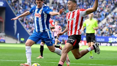 Athletic Bilbao'nun forveti Maroan Sannadi'ye tribünlerden ırkçı saldırı Athletic Bilbao'nun forveti Maroan Sannadi'ye tribünlerden ırkçı saldırı