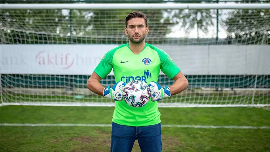 Süper Lig’e performanslarıyla damga vurdular: İşte, sezonun en başarılı file bekçileri - 5