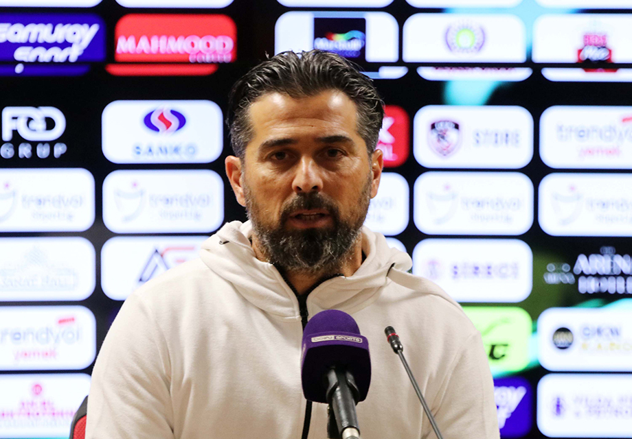 İlhan Palut: "Talihsiz penaltı bize pahalı bir tecrübe yaşattı"