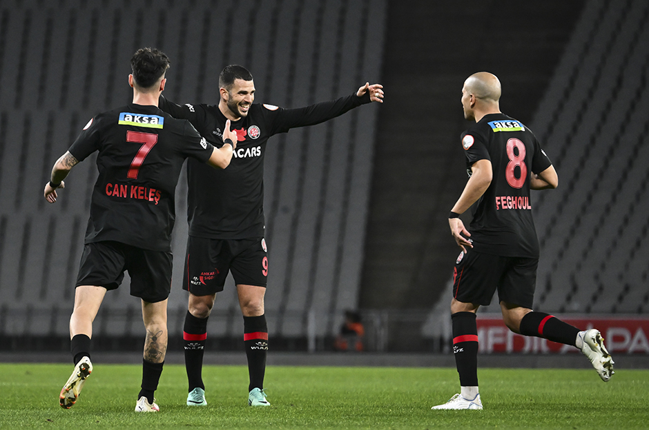 Karagümrük'ten 3 gollü galibiyet