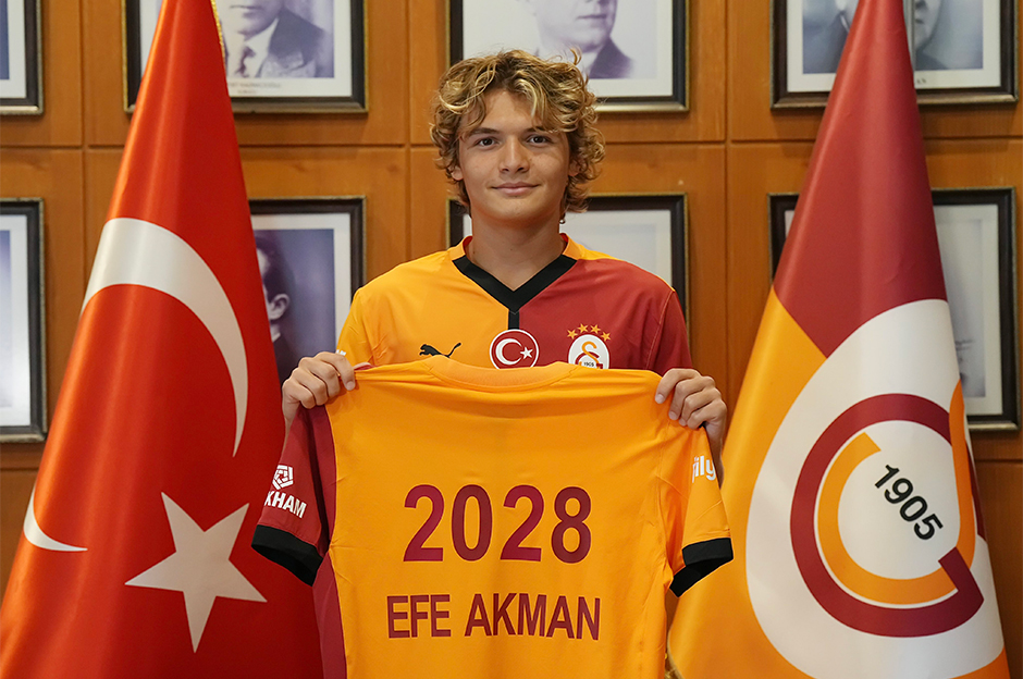 Galatasaray'da Efe Akman'a profesyonel sözleşme