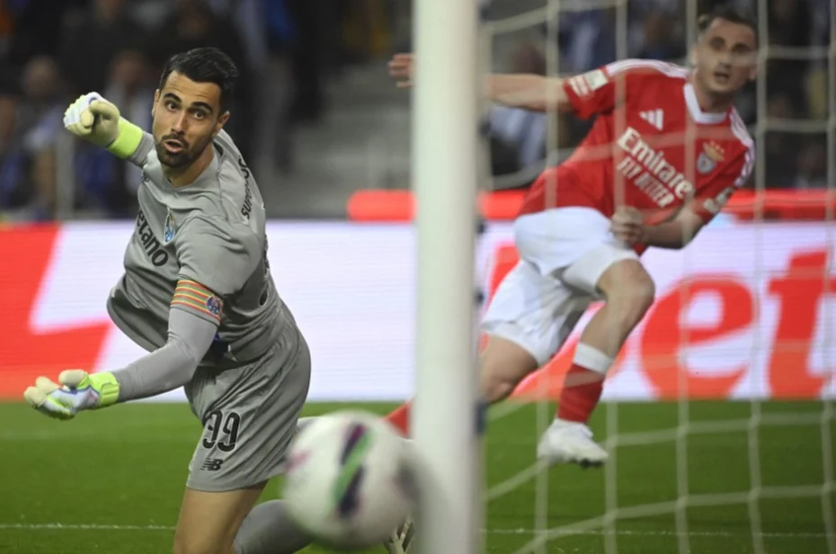 Tarihi Porto zaferine Kerem Aktürkoğlu damgası: Gol olup yağdılar, 24 kez... - 1 Tarihi Porto zaferine Kerem Aktürkoğlu damgası: Gol olup yağdılar, 24 kez... - 1