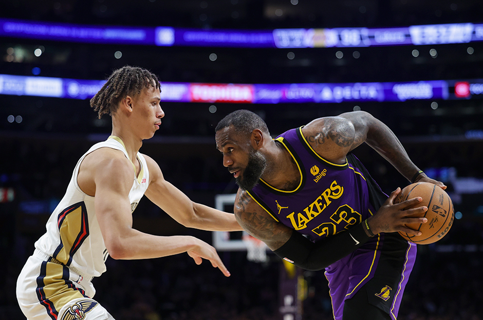 Los Angeles Lakers'tan tek devrede 87 sayı