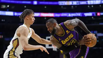 Los Angeles Lakers'tan tek devrede 87 sayı